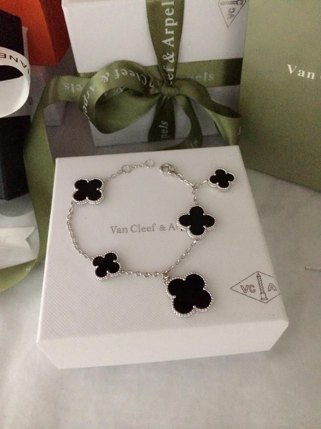 Van Cleef & Arpels Bracelet VCA121405