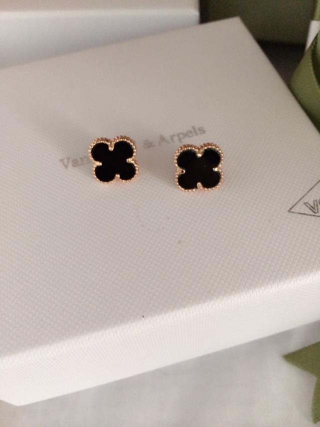 Van Cleef & Arpels Earrings VCA1214013