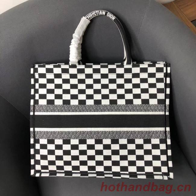 DIOR BOOK TOTE BAG IN BLACK AND WHITE EMBROIDERED CANVAS M1286