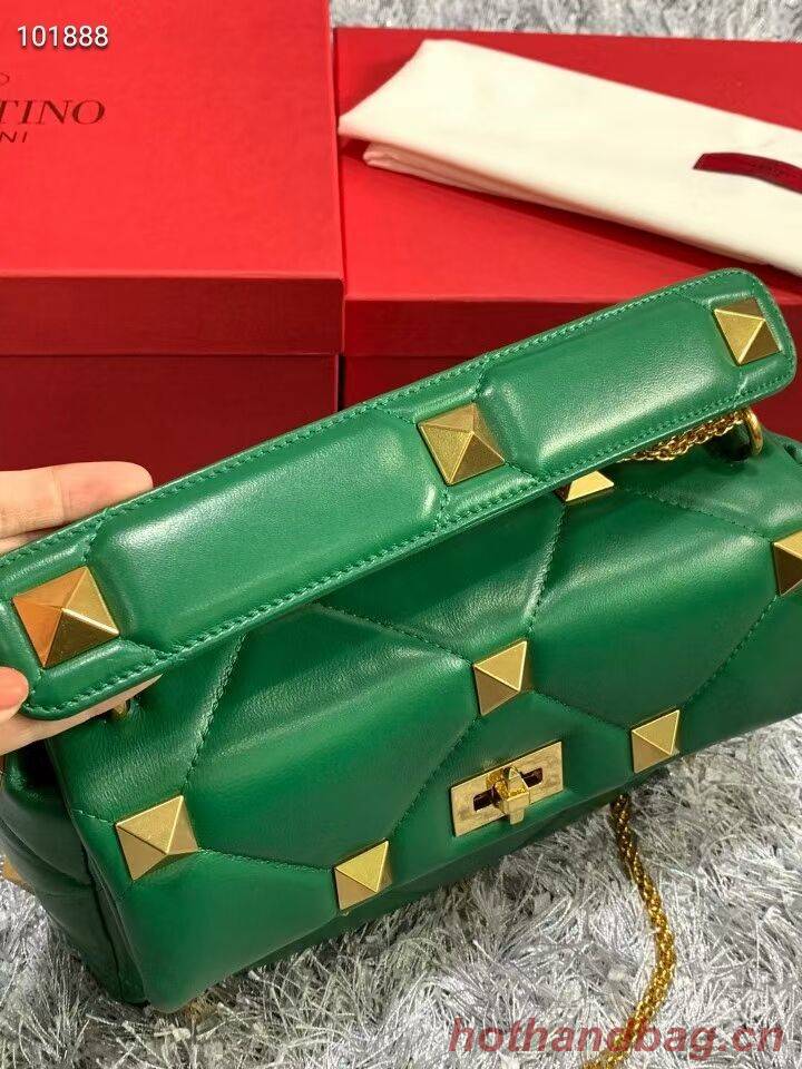 Valentino medium Garavani Roman Stud V2060 green