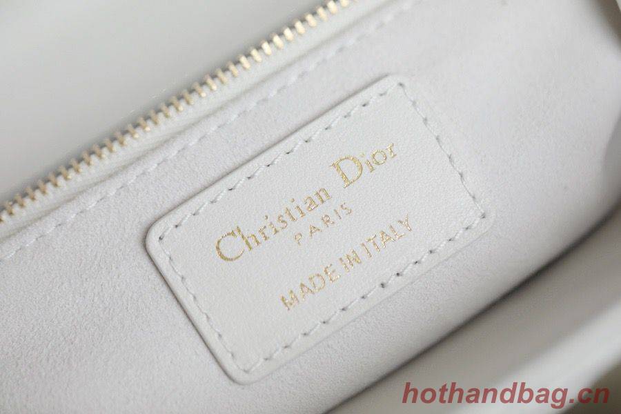 LADY DIOR MY ABCDIOR BAG Cannage Heart Original Lambskin Bag M0539O White