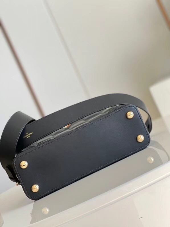 Louis Vuitton CAPUCINES PM M48864 black