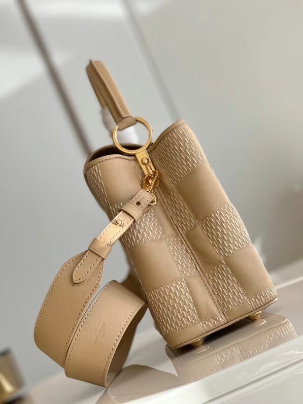 Louis Vuitton CAPUCINES PM M48865 apricot