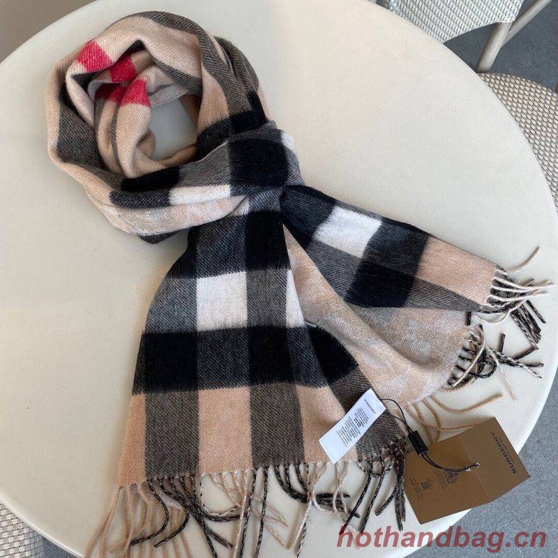 Burberry Scarf B00316