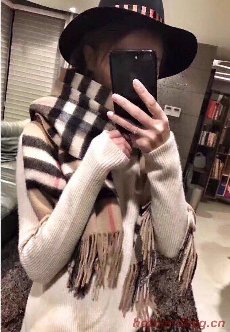 Burberry Scarf B00318