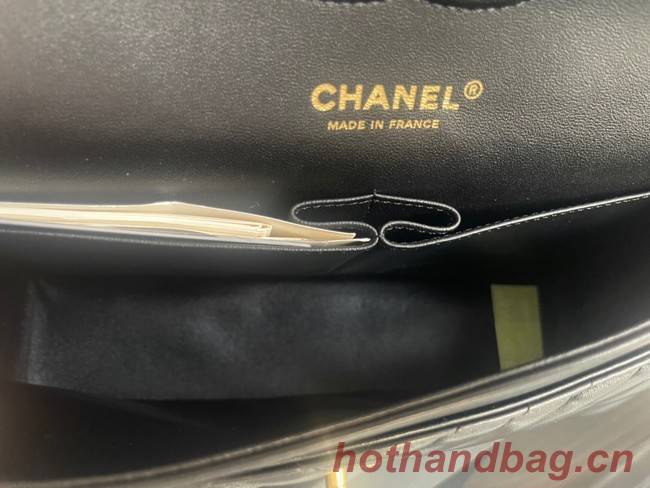 Chanel classic handbag Lambskin & gold Metal V01112 black