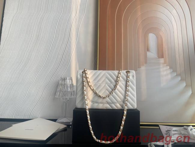 Chanel classic handbag Lambskin & gold Metal V01112 white