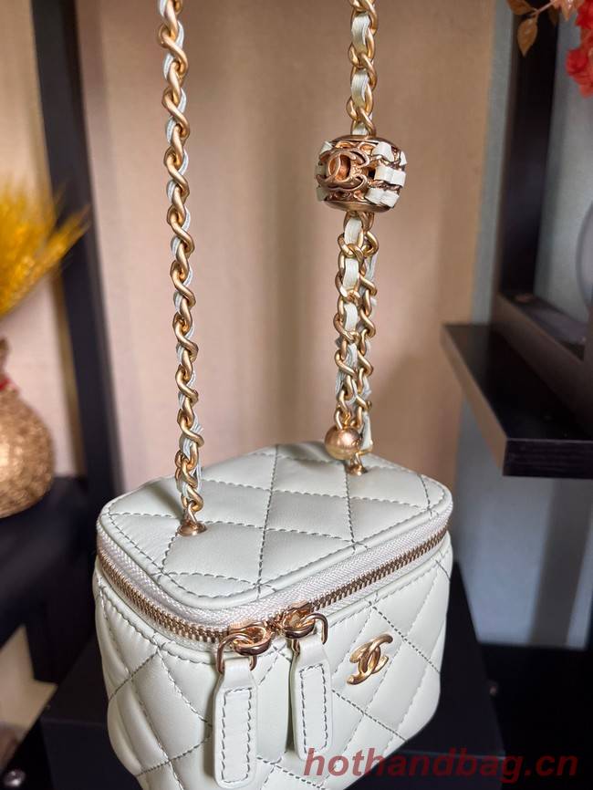 Chanel mini Shoulder Bag Lambskin & Gold-Tone Metal AP2929 white