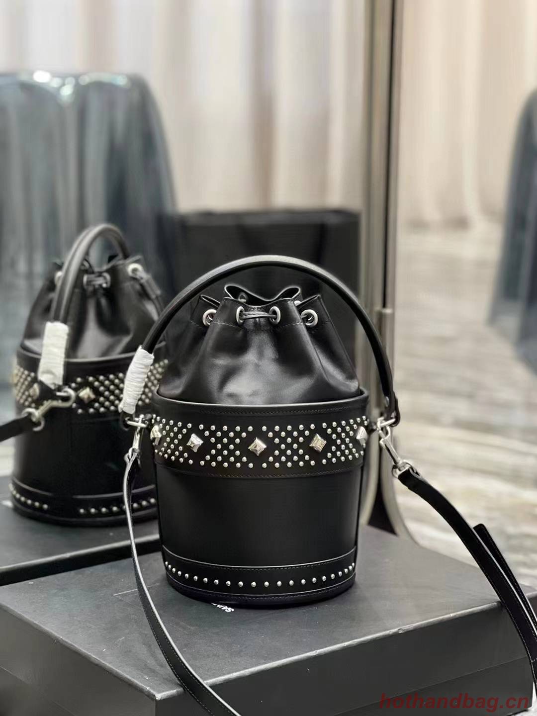 SAINT LAURENT LE MAILLON HOOK BUCKET BAG IN SUPPLE LEATHER Y696333 black 