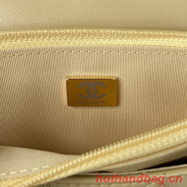 CHANEL WALLET ON CHAIN Lambskin & Gold-Tone Metal AP2923 light yellow