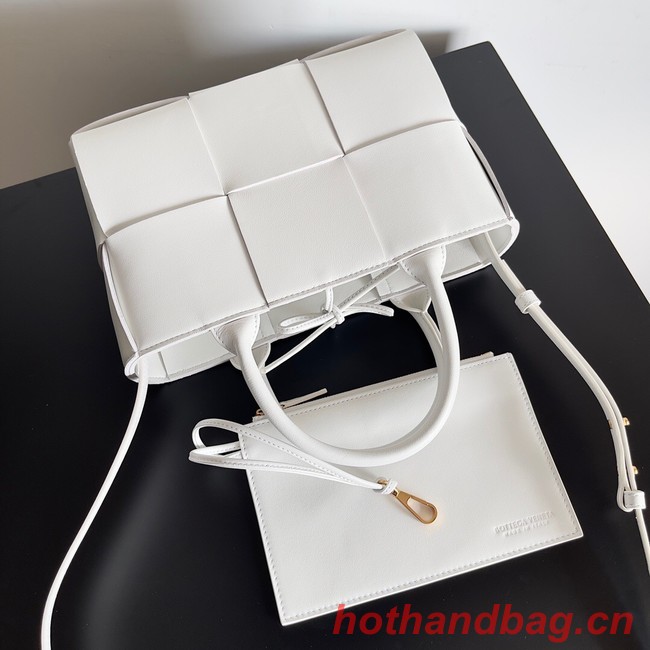 Bottega Veneta ARCO TOTE Small intrecciato grained leather tote bag 709337 white