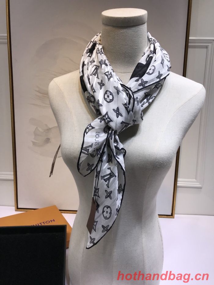 Louis Vuitton Scarf LVC00312