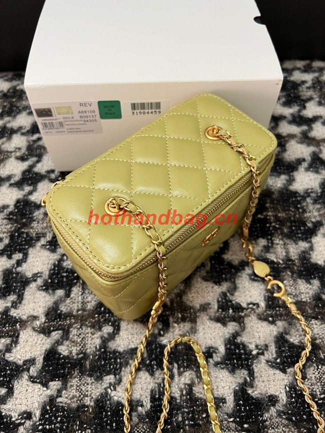 CHANEL VANITY WITH CHAIN 68105 green