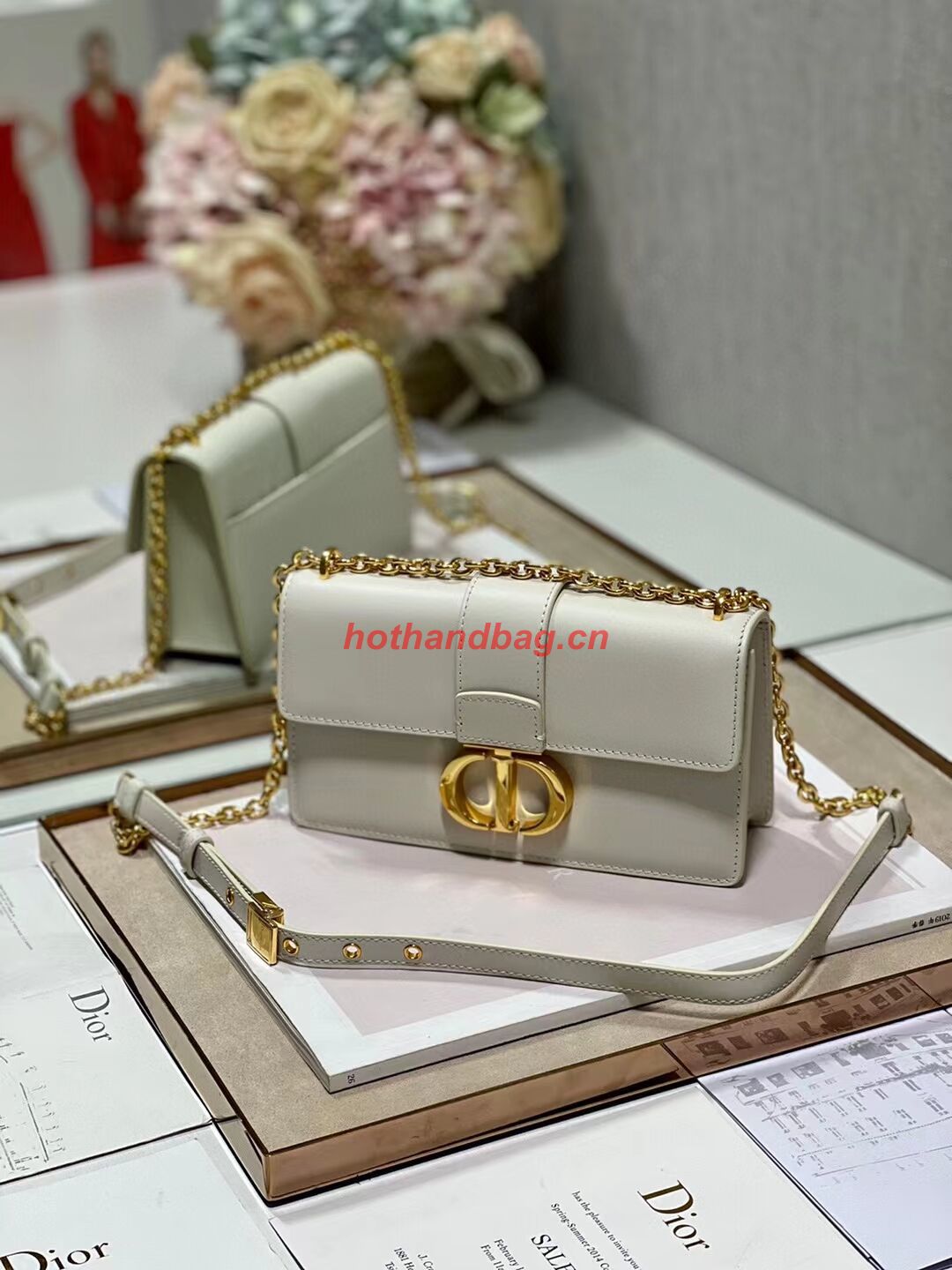 DIOR 30 MONTAIGNE EAST-WEST BAG WITH CHAIN Calfskin M9334 Latte