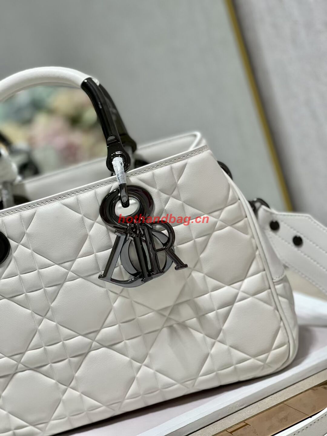 LADY DIOR TOP HANDLE MEDIUM BAG Latte Cannage Lambskin C9226 WHITE&BLACK