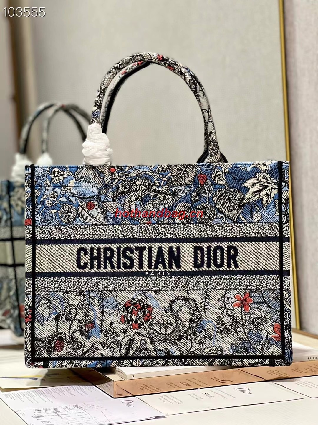 MEDIUM DIOR BOOK TOTE Embroidery M1296Z-32