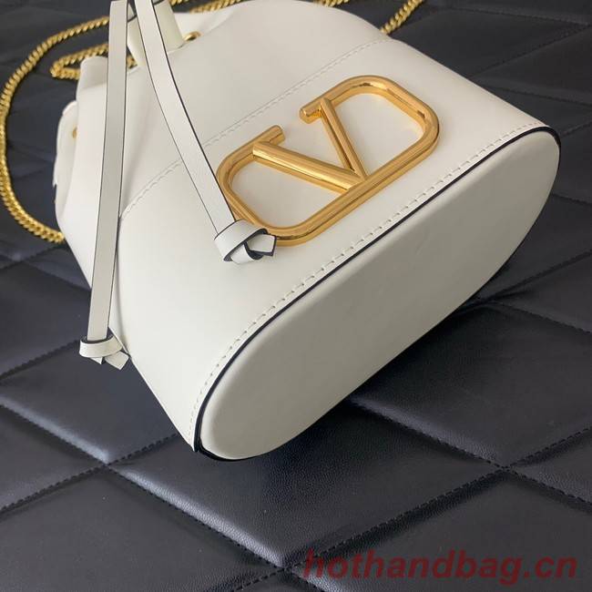 VALENTINO VLOGO SIGNATURE Lambskin Mini Bucket Bag FI16 white