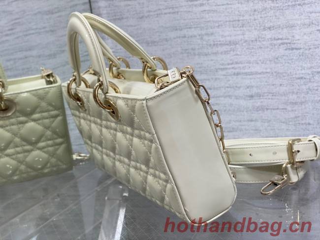 MEDIUM LADY D-JOY BAG Patent Cannage Calfskin M0540ON WHITE