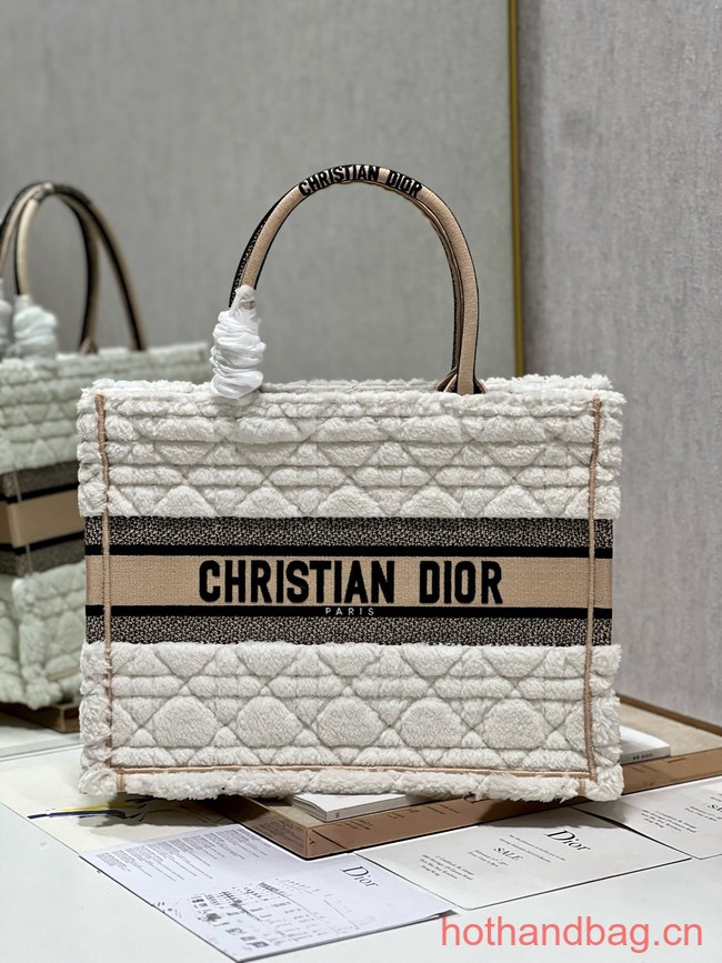 MEDIUM DIOR BOOK TOTE Ice Cannage Shearling M1296ZMB