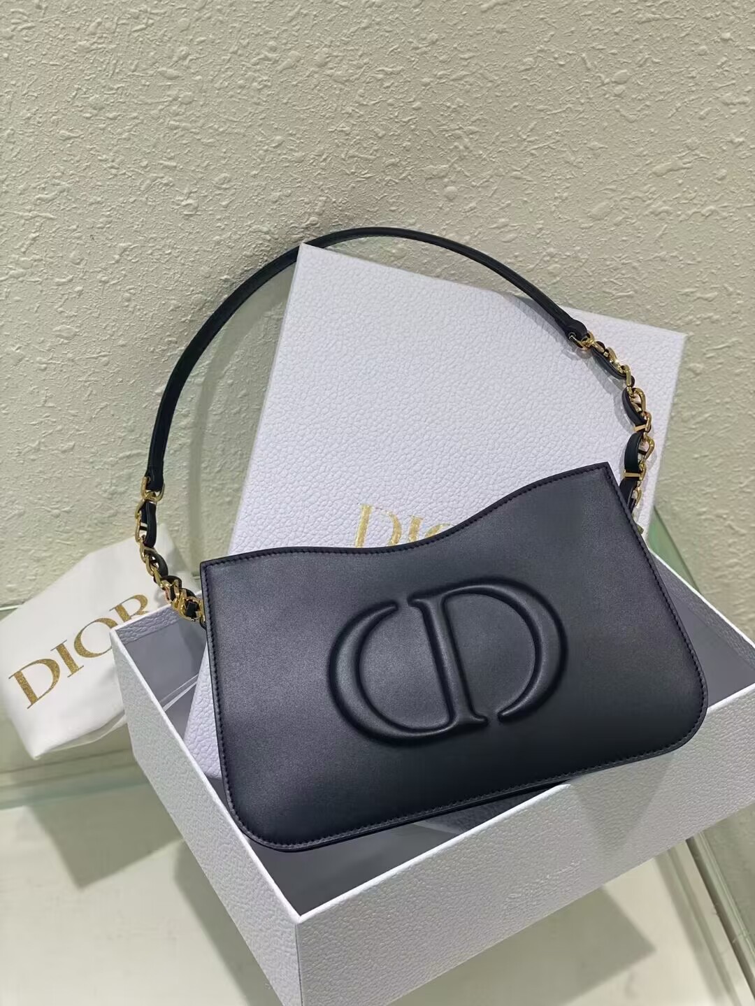 Dior CD SIGNATURE small BAG Black Calfskin with Embossed CD Signature C02229A