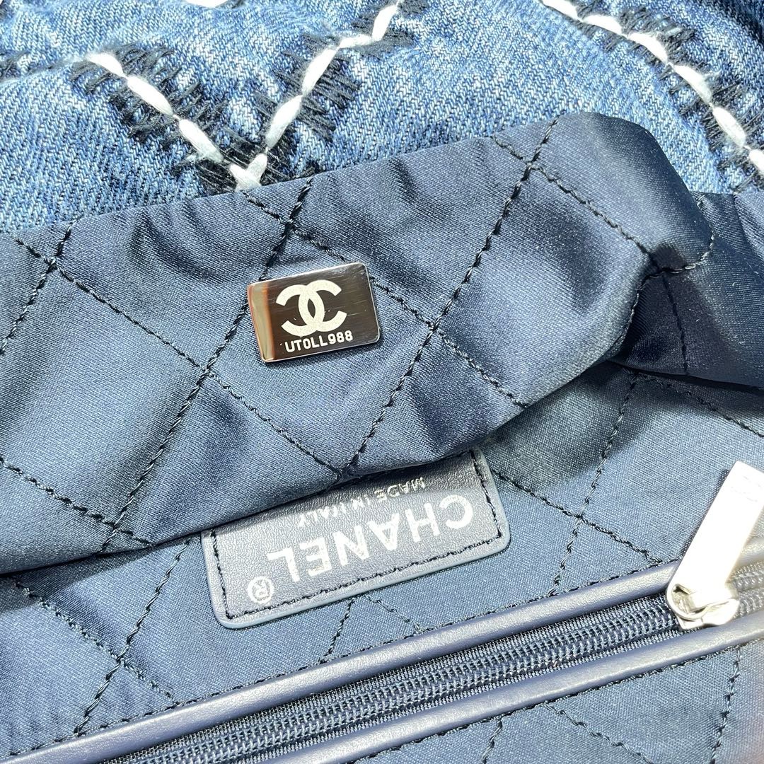 CHANEL 22 SMALL HANDBAG AS3261 Denim