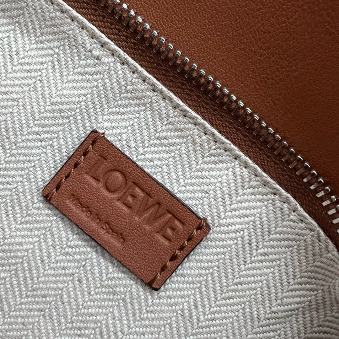 Loewe Small Puzzle Bag Original Leather 62324 brown