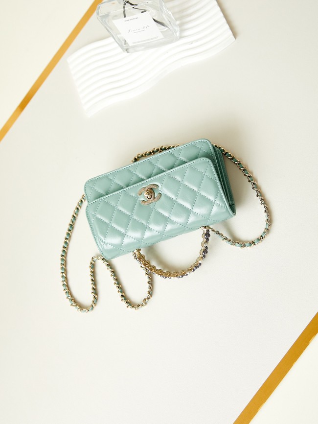 CHANEL CLUTCH WITH CHAIN Shiny Crumpled Lambskin AP3803 green