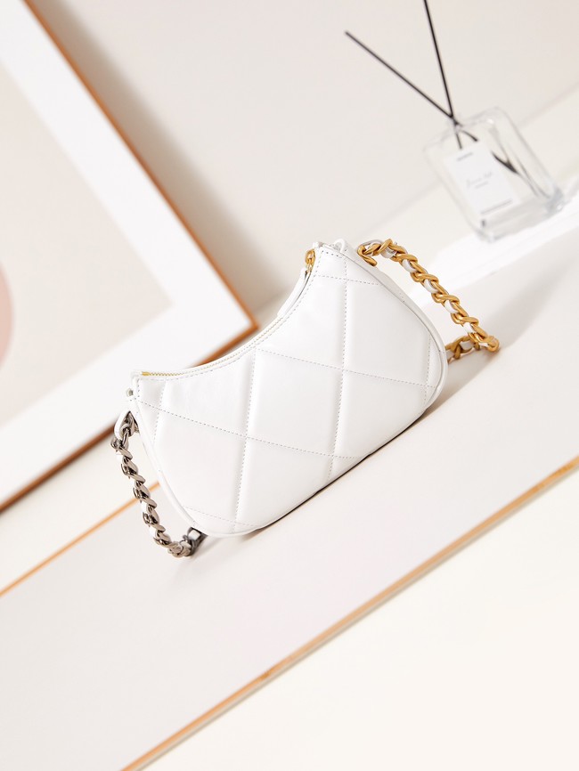 CHANEL 19 CLUTCH WITH CHAIN AP3763 WHITE