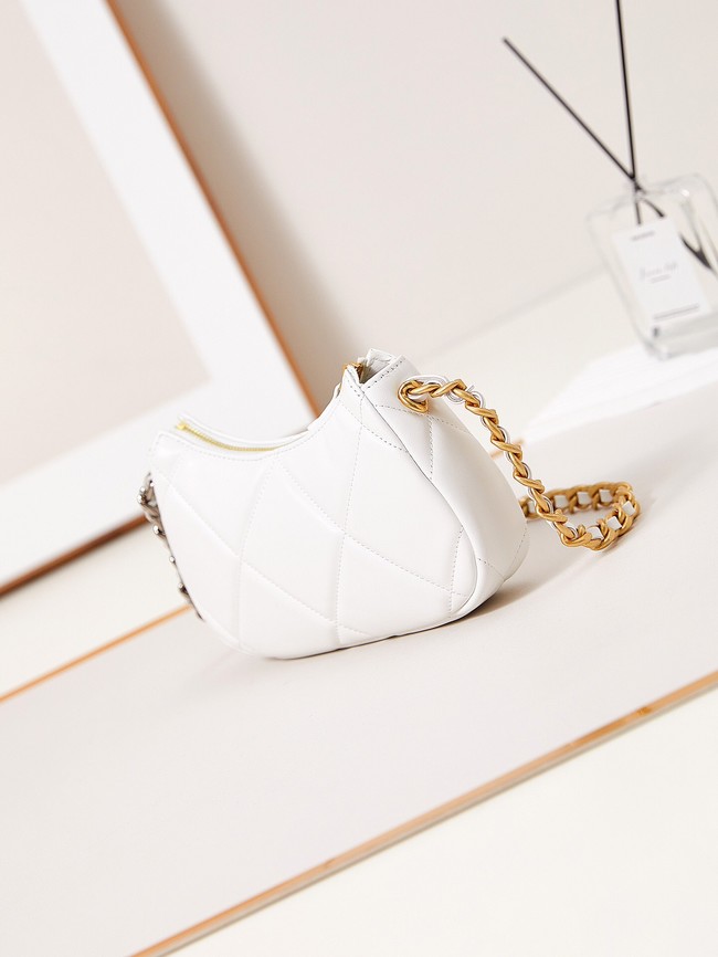 CHANEL 19 CLUTCH WITH CHAIN AP3763 WHITE