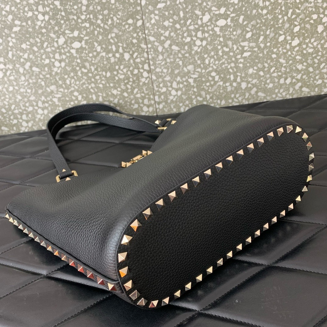 VALENTINO GARAVANI Loco Calf leather bag 0055 black