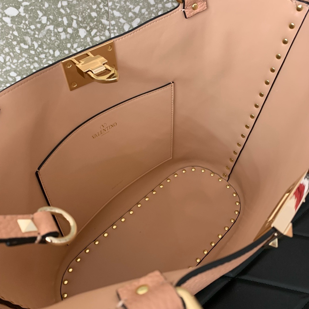 VALENTINO GARAVANI Loco Calf leather bag 0055 pink