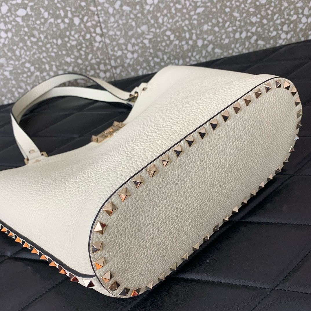 VALENTINO GARAVANI Loco Calf leather bag 0055 white