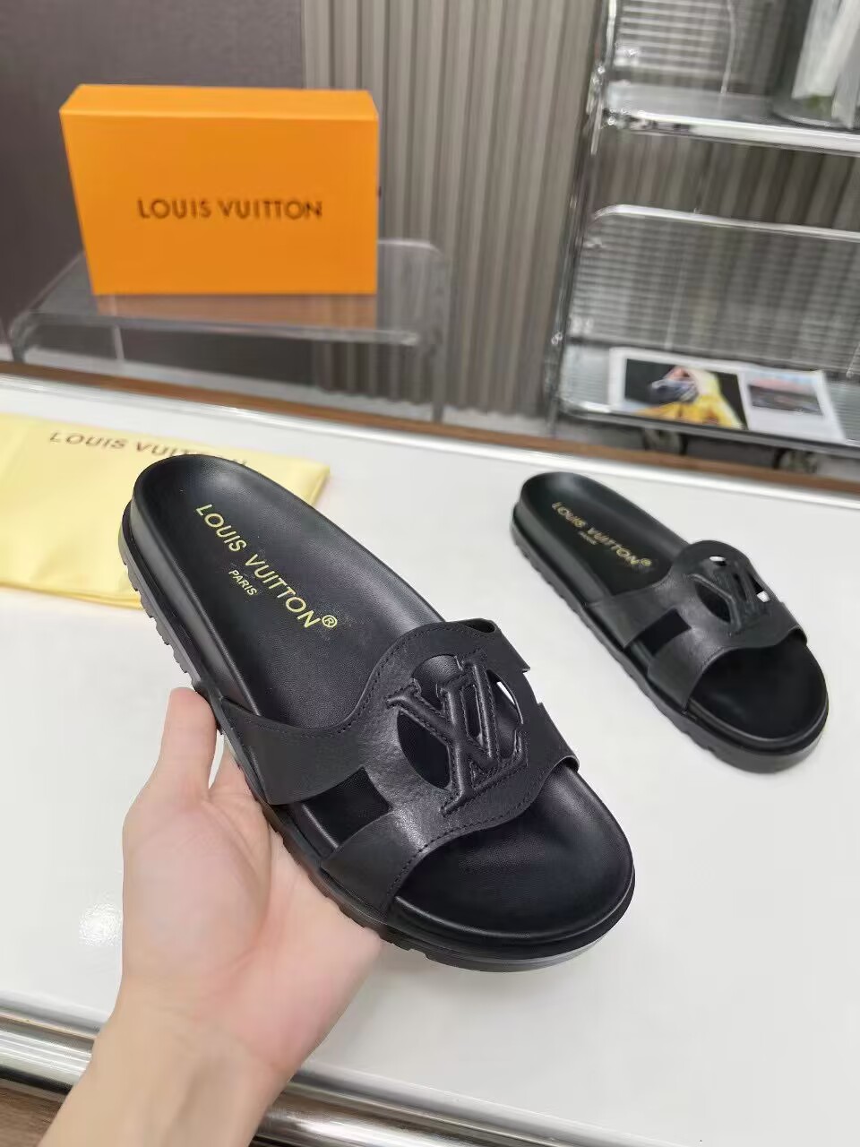 Louis Vuitton Shoes LVS8122 Black