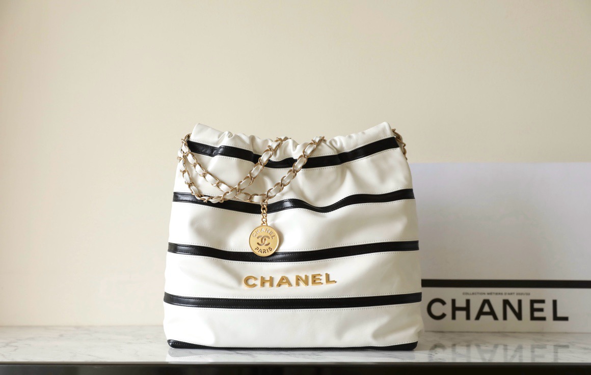 CHANEL 22 HANDBAG AS3260 White & Black