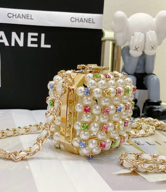 Chanel 24A CLUTCH WITH CHAIN AS3769 white