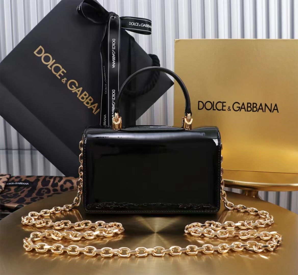 Dolce & Gabbana Patent leather Shoulder Bag G6504 black