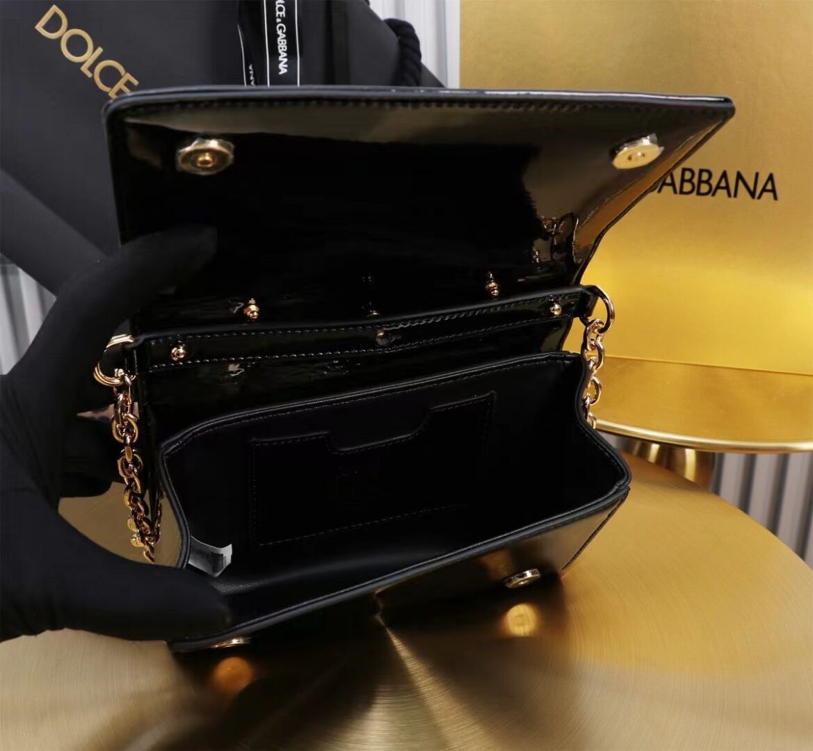 Dolce & Gabbana Patent leather Shoulder Bag G6504 black