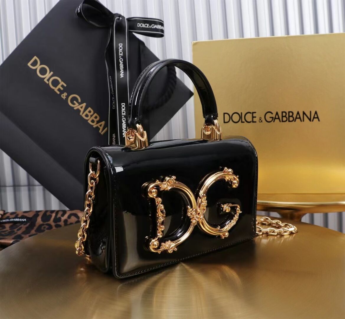 Dolce & Gabbana Patent leather Shoulder Bag G6504 black