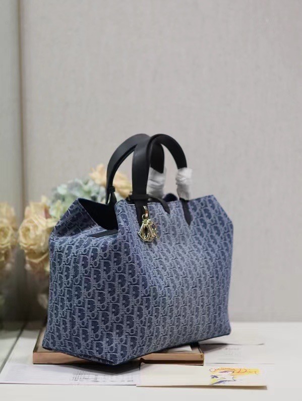 Medium Dior Toujours Bag Blue Denim Dior Oblique Jacquard M2821O