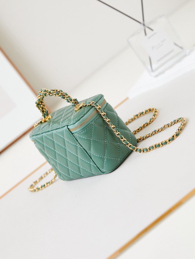 CHANEL 24A CLUTCH WITH CHAIN AP4168 green