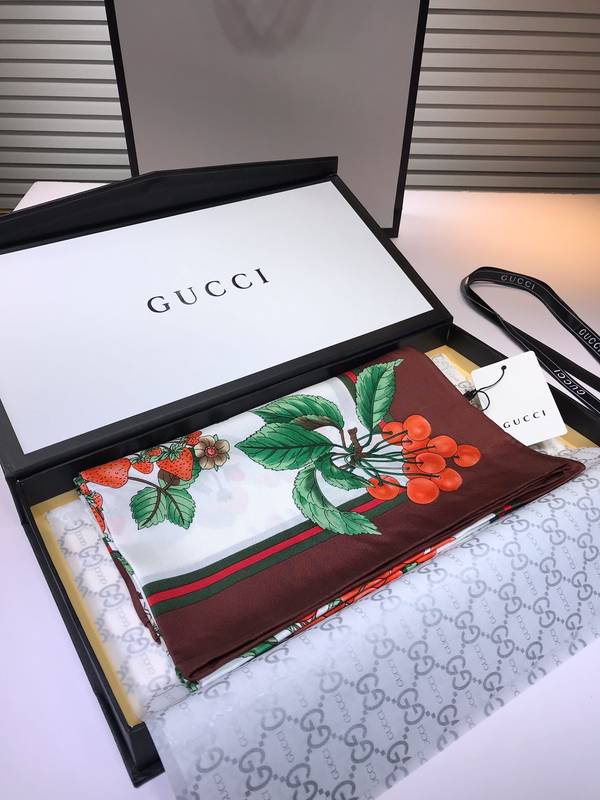 Gucci Scarf GUC00373