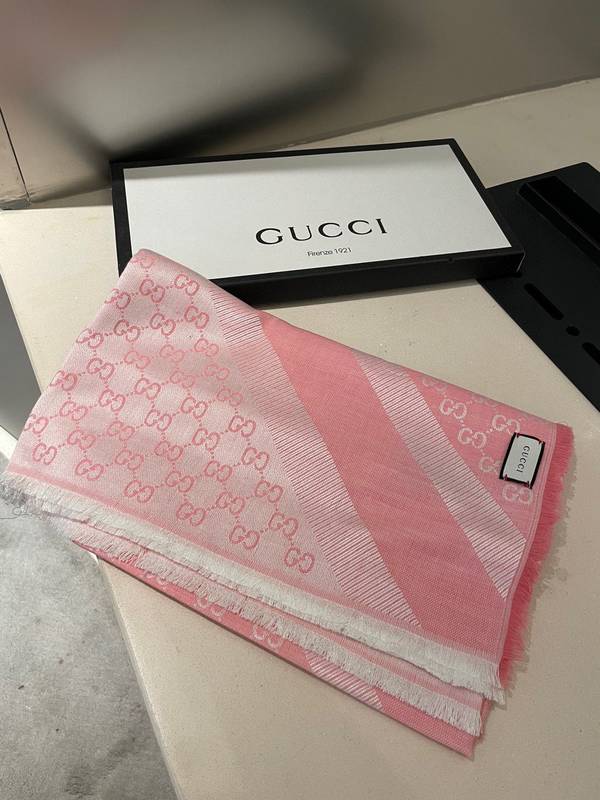 Gucci Scarf GUC00389