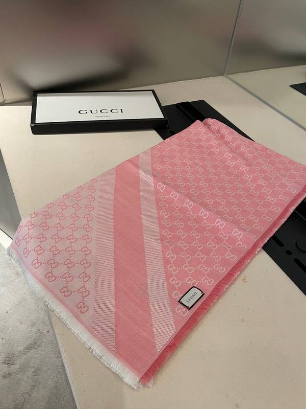 Gucci Scarf GUC00389