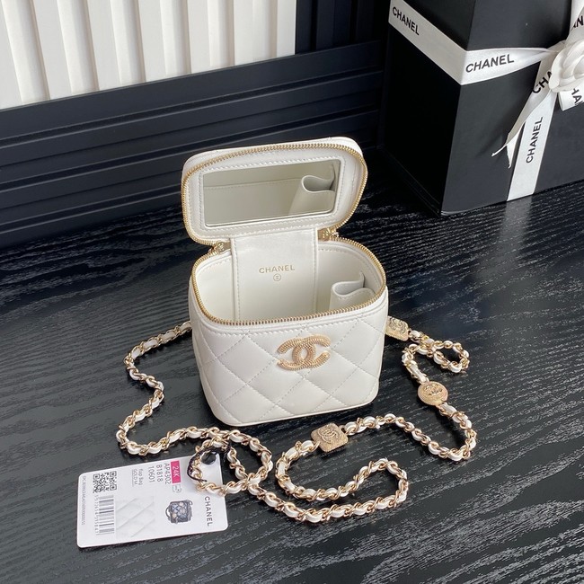 Chanel CLUTCH WITH CHAIN AP4302 whi