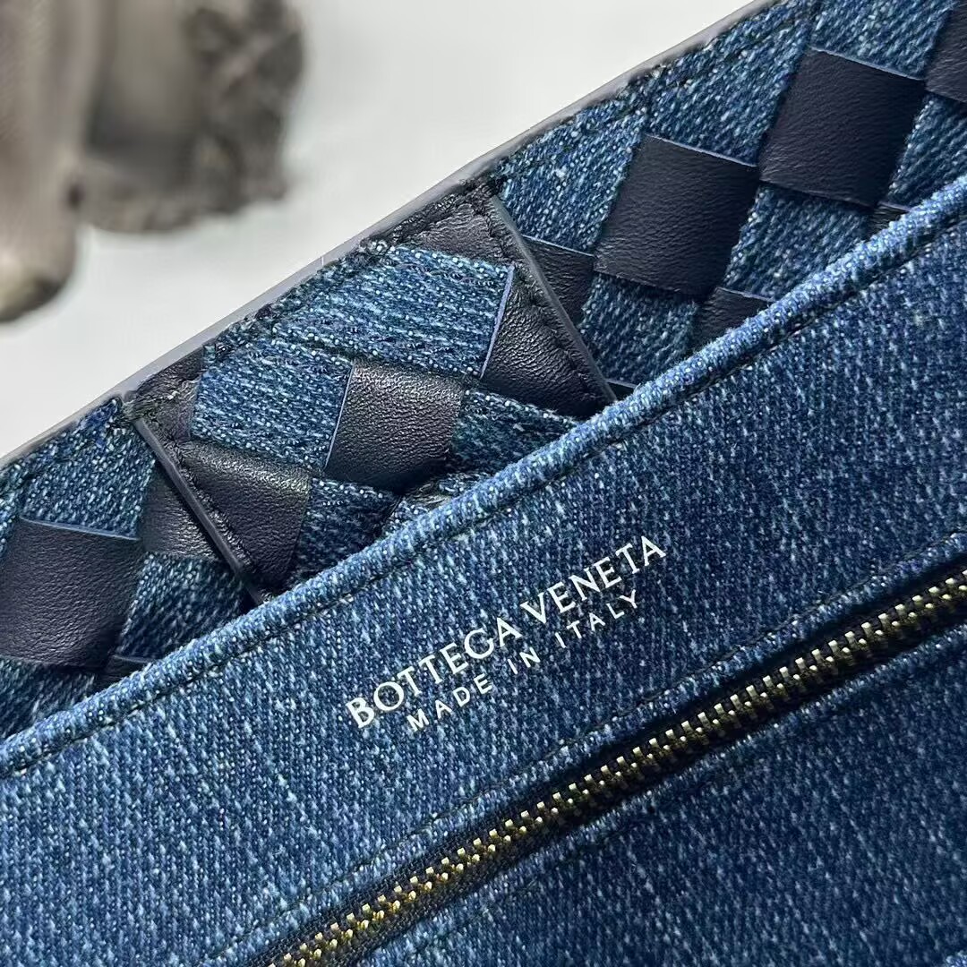 Bottega Veneta Medium Andiamo Bag 766014 Denim&Navy