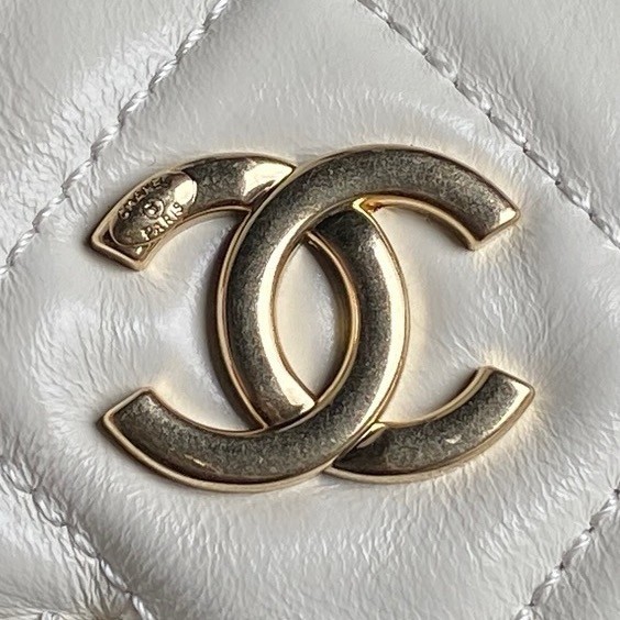 CHANEL CLUTCH WITH CHAIN AS4933 white