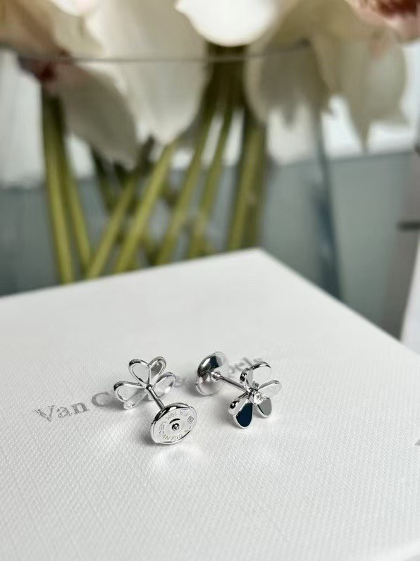 Van Cleef & Arpels Earring CE15900