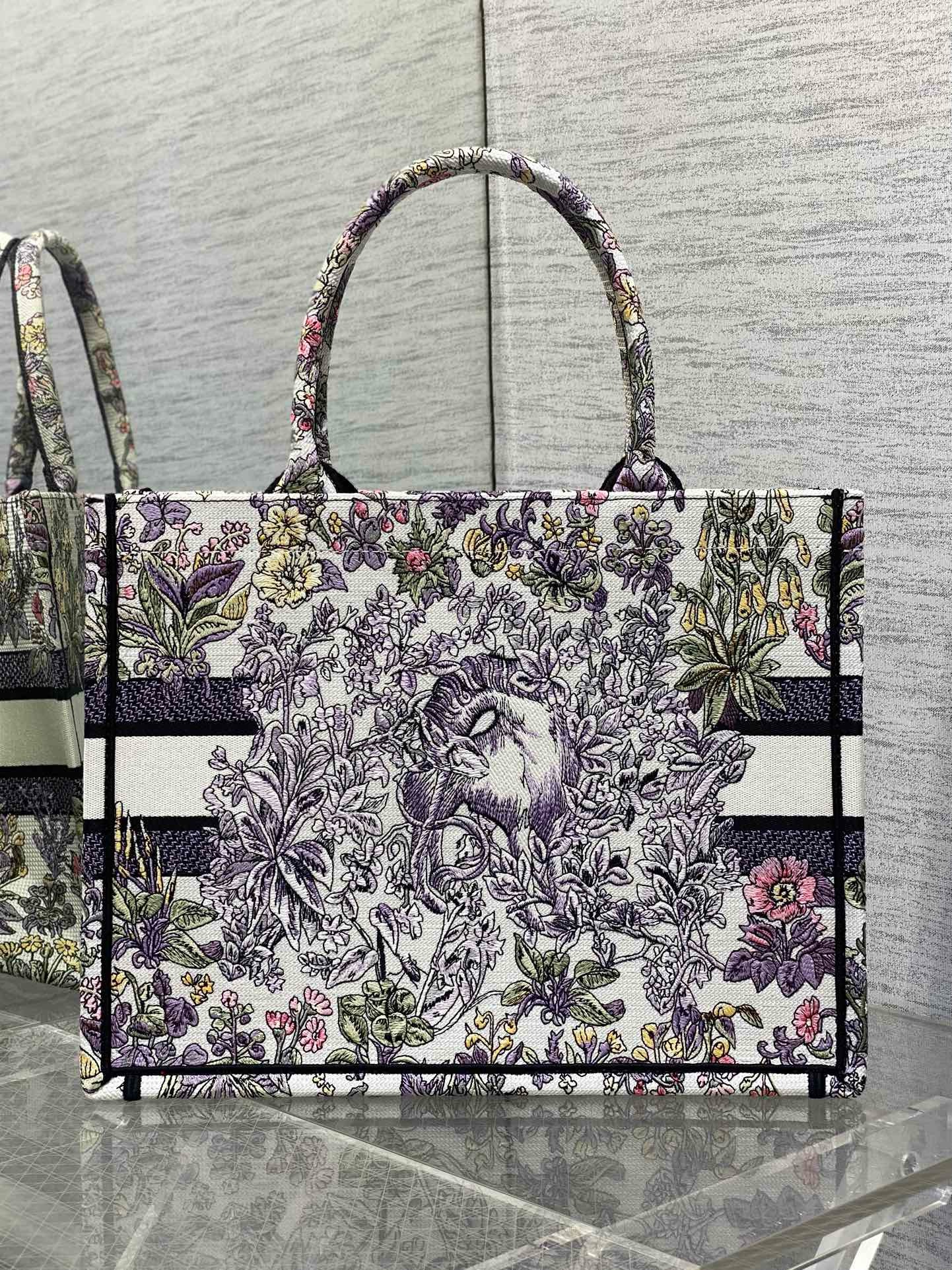 Dioramour Medium Dior Book Tote M1296ZEEV Multicolor