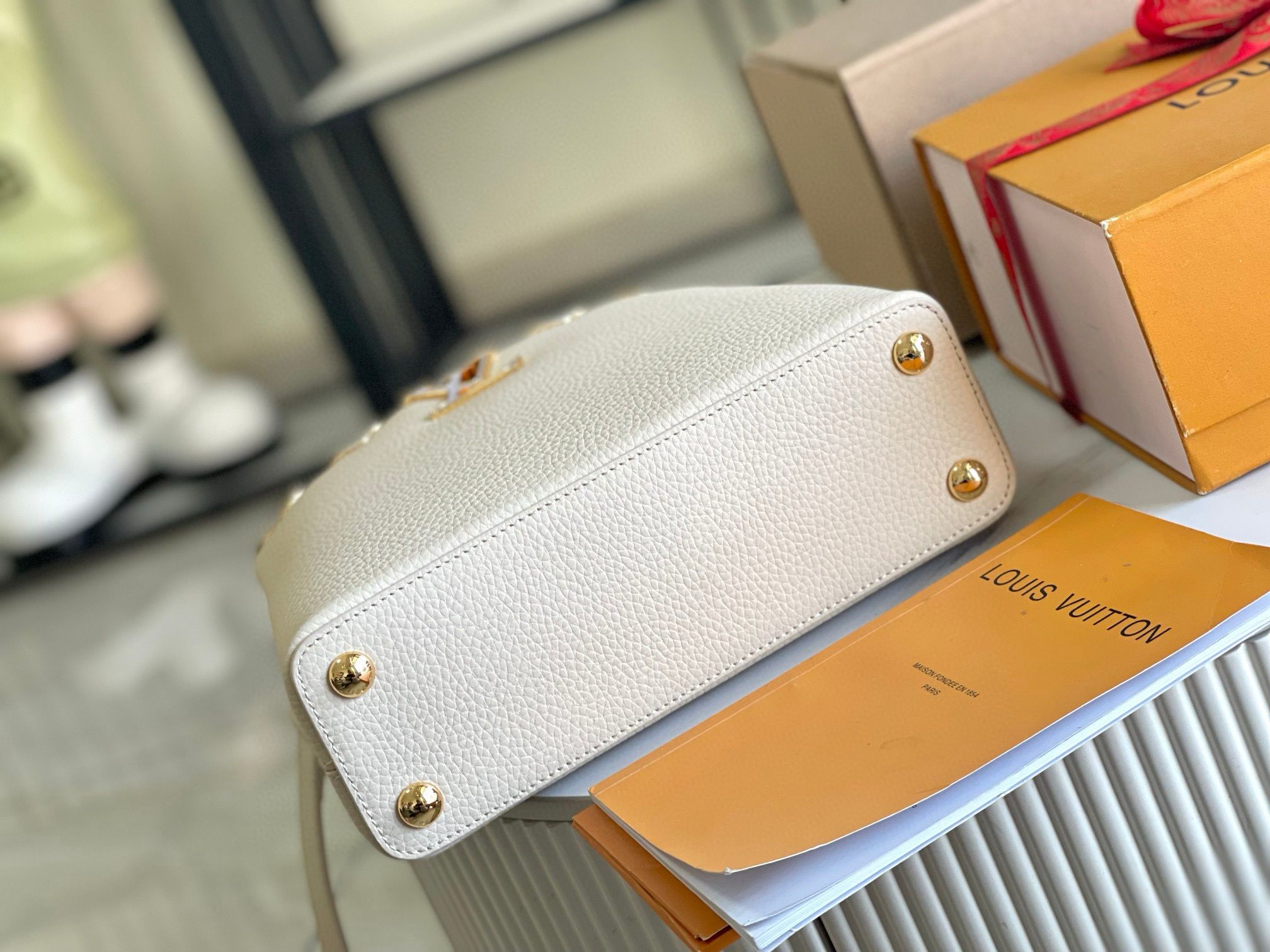 Louis Vuitton Capucines BB Mother Pearl Logo M23766 Off-white