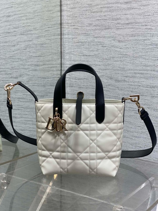 Small Dior Toujours Vertical Tote Bag Macrocannage Crinkled Calfskin M2835 white&black 